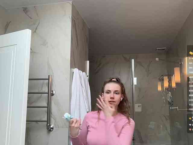 VikkiExtraCheese's chat room