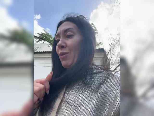 Karolina_Milf's chat room