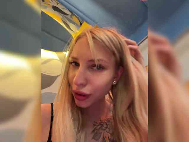 Cristi-Candy's chat room