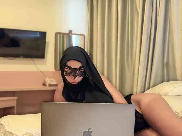 hiddenCrazySlut's chat room