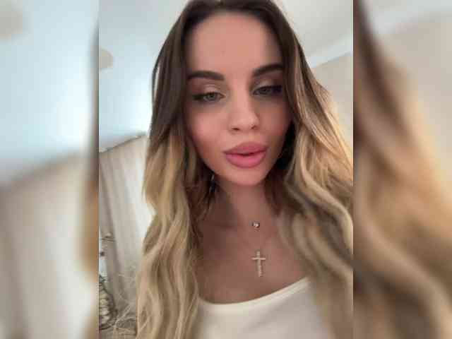 LedyMiya's chat room