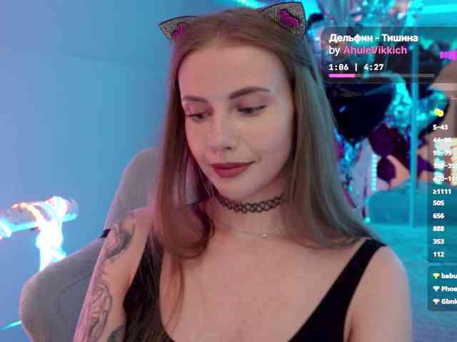 VikkiExtraCheese's chat room