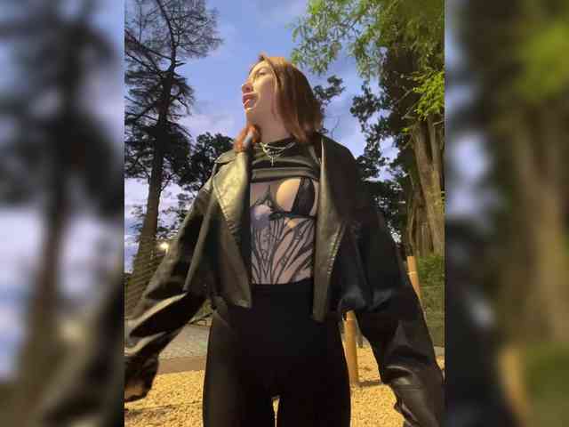 LINA69FEMDOM's chat room