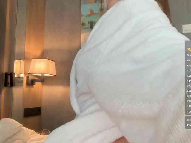 VikkiExtraCheese's chat room