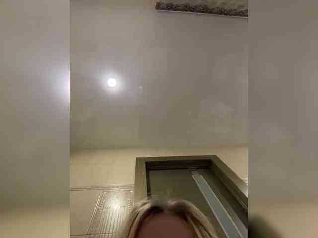 -Riviera-'s chat room