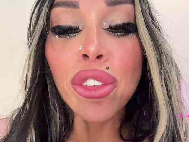 Cristalkate's chat room