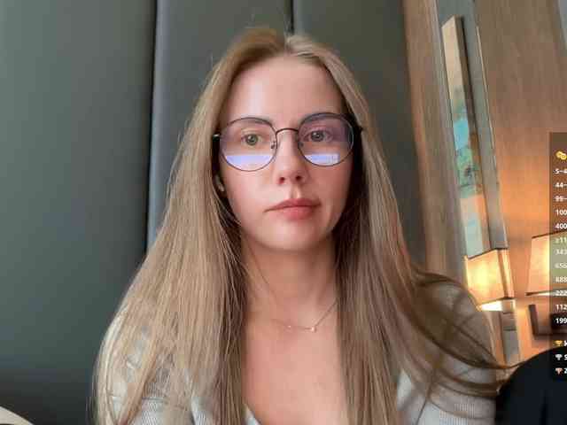 VikkiExtraCheese's chat room