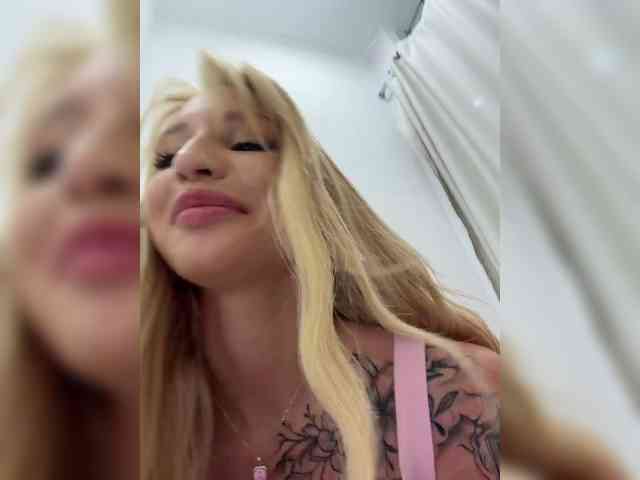 Cristi-Candy's chat room