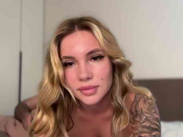 SquirtalPussy's chat room
