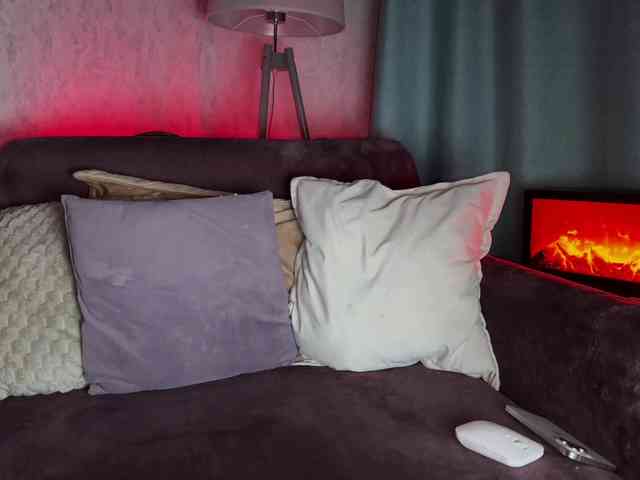 PinkFoxya's chat room