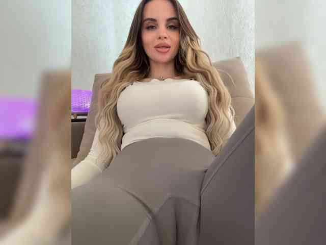 LedyMiya's chat room