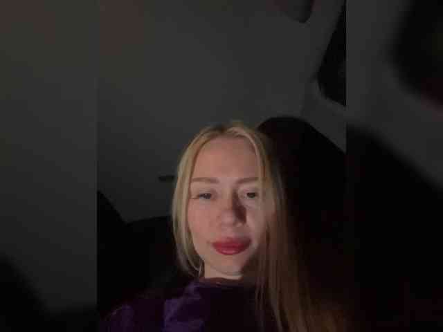 MirandaNow's chat room