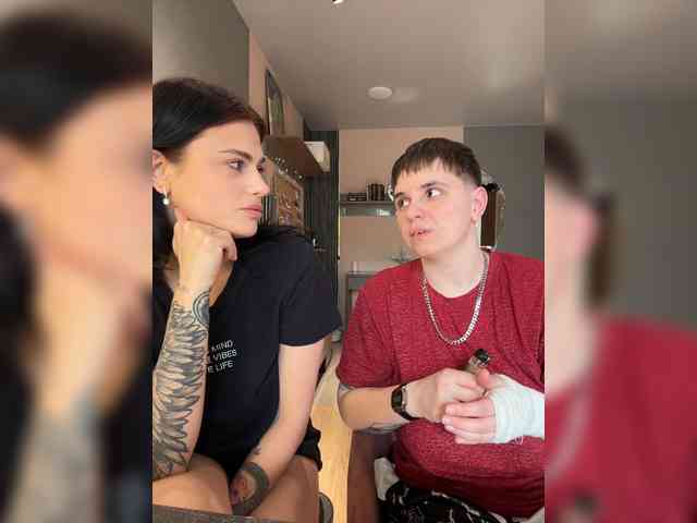 Kris-and-Vanessa's chat room