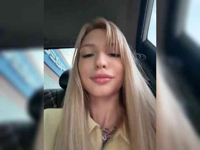 Cristi-Candy's chat room