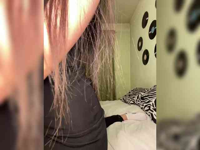 SweetVenomX's chat room