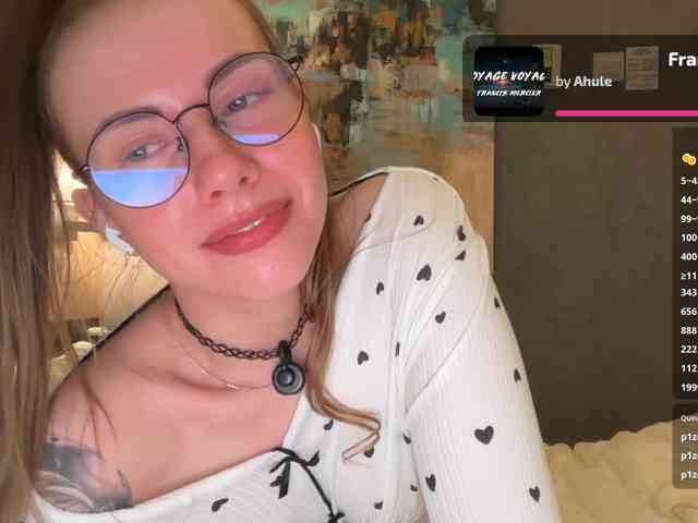 VikkiExtraCheese's chat room