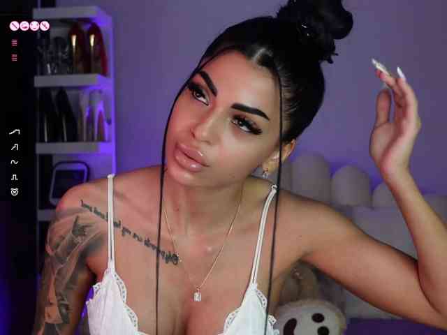 AngelaMyst's chat room