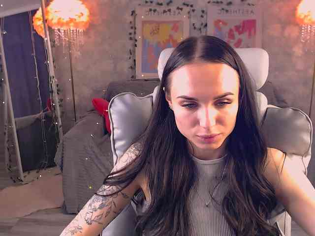 NicoleMerz's chat room