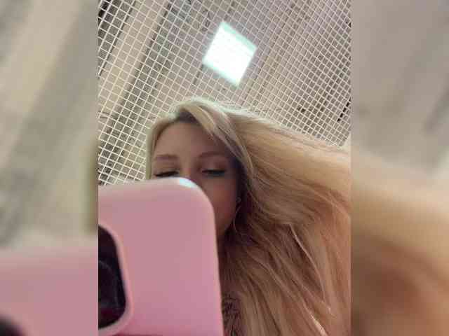 Cristi-Candy's chat room