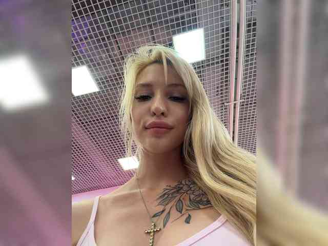 Cristi-Candy's chat room