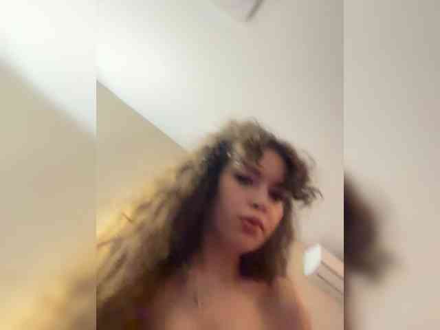 YourLadyyy's chat room