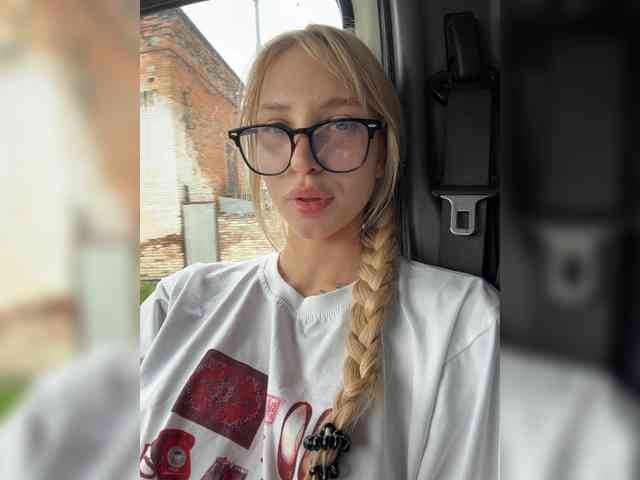 Cristi-Candy's chat room
