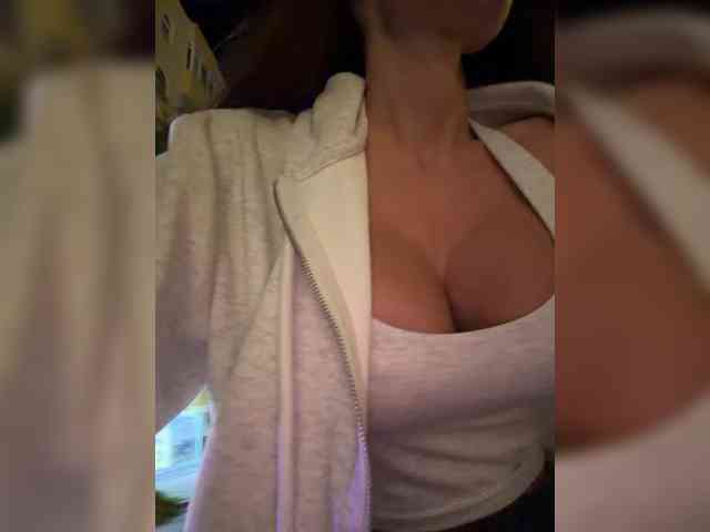 OrgazMia's chat room