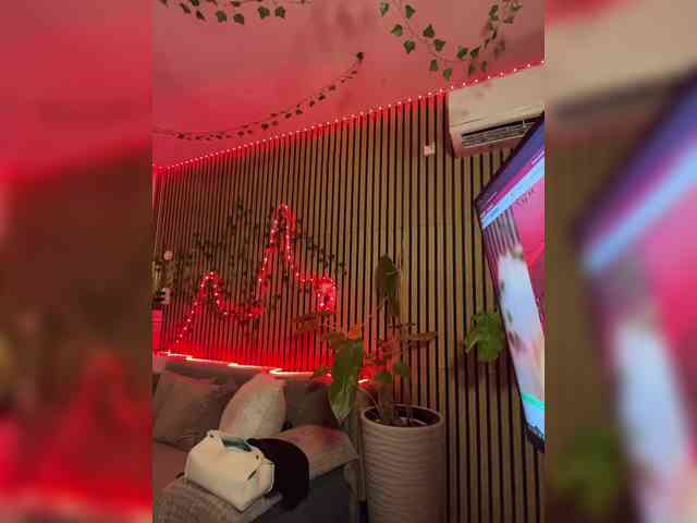 -Violetttttka-'s chat room