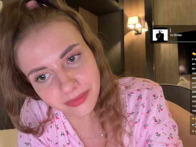 VikkiExtraCheese's chat room