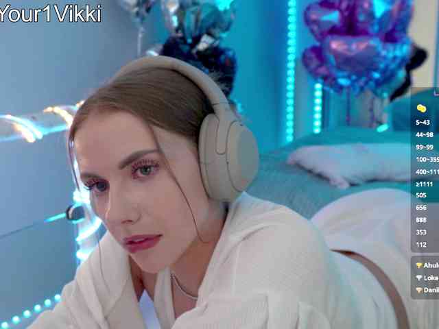 VikkiExtraCheese's chat room