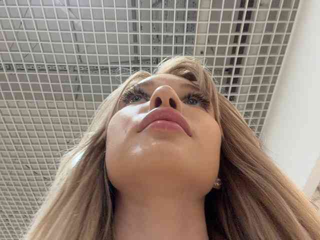 Cristi-Candy's chat room