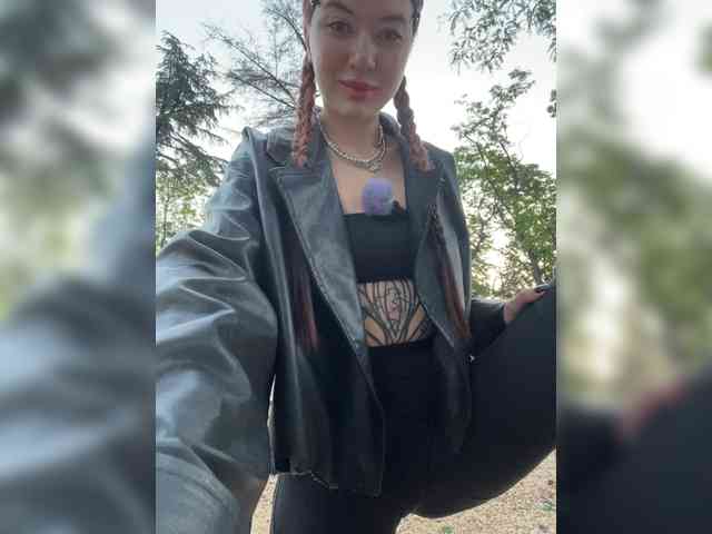 LINA69FEMDOM's chat room