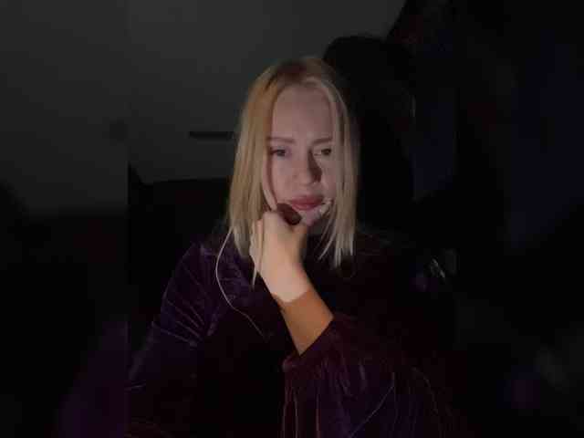 MirandaNow's chat room