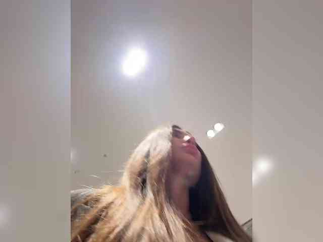 -EmilyBaby-'s chat room