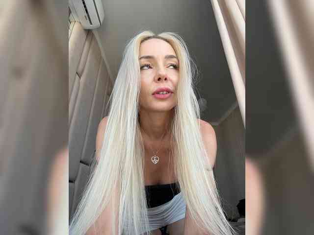 WhiteGirl-one's chat room