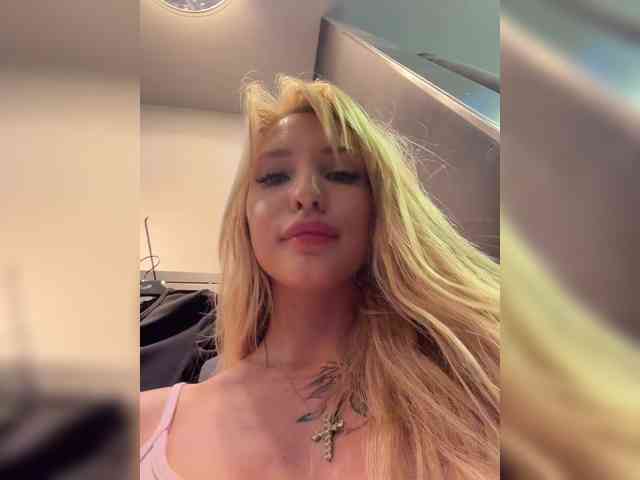 Cristi-Candy's chat room