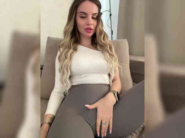 LedyMiya's chat room