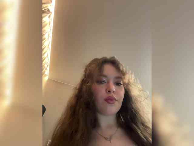 YourLadyyy's chat room