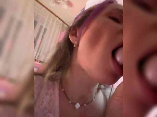 VIP17CoupleDream's chat room