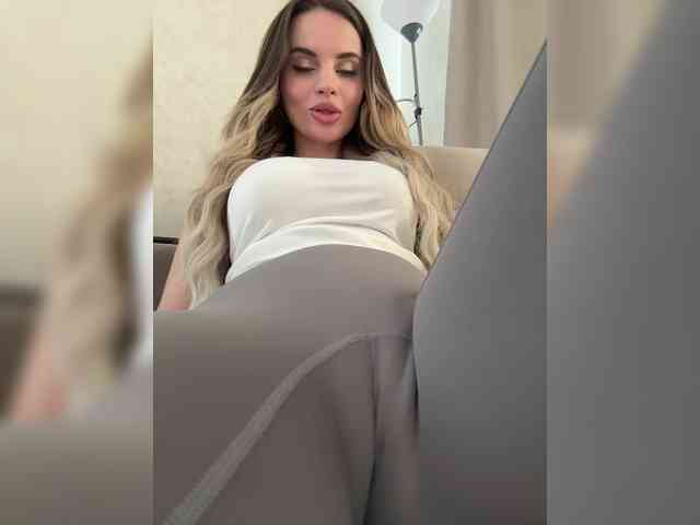 LedyMiya's chat room