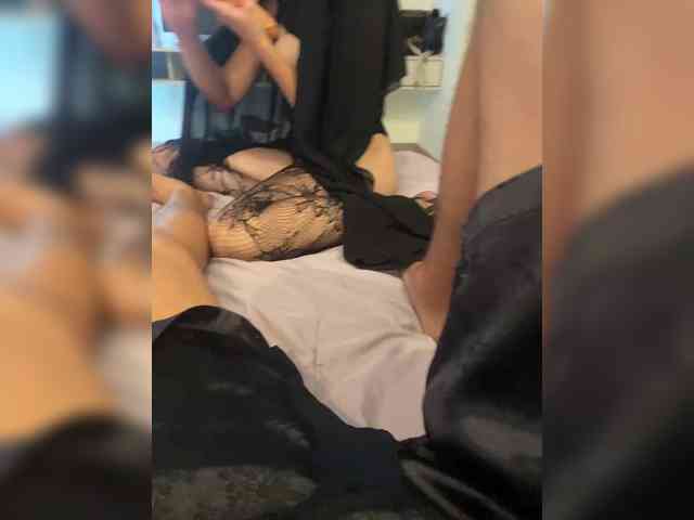 hiddenCrazySlut's chat room