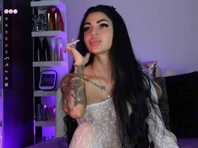 AngelaMyst's chat room