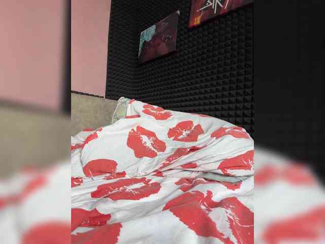 StrawberryGirl-'s chat room