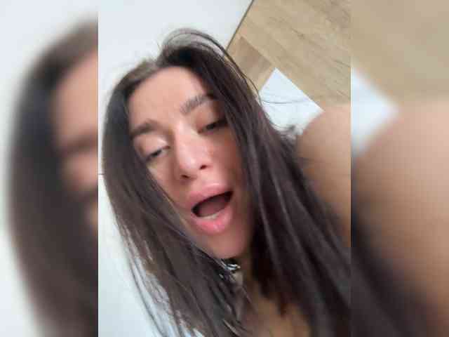 LunaDesire's chat room