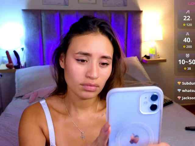 VictoriaHils's chat room