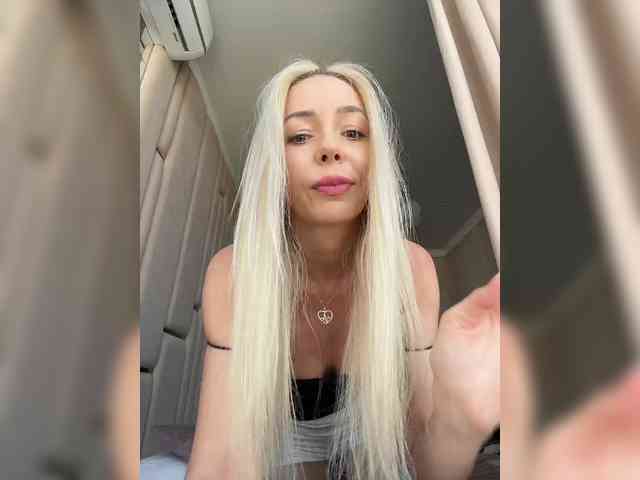 WhiteGirl-one's chat room