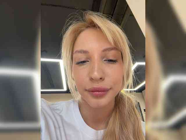 Cristi-Candy's chat room