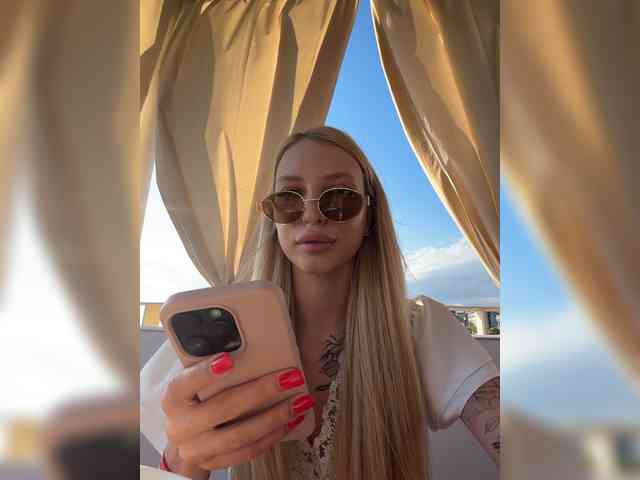 Cristi-Candy's chat room