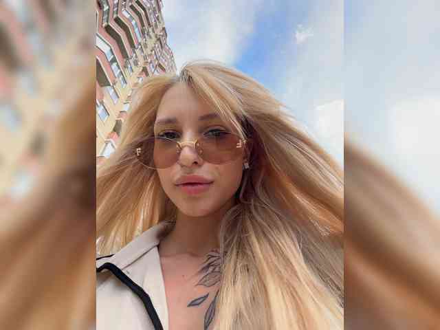 Cristi-Candy's chat room