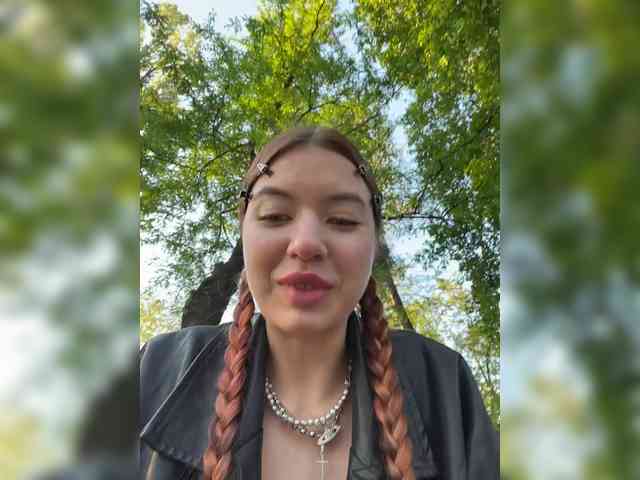 LINA69FEMDOM's chat room
